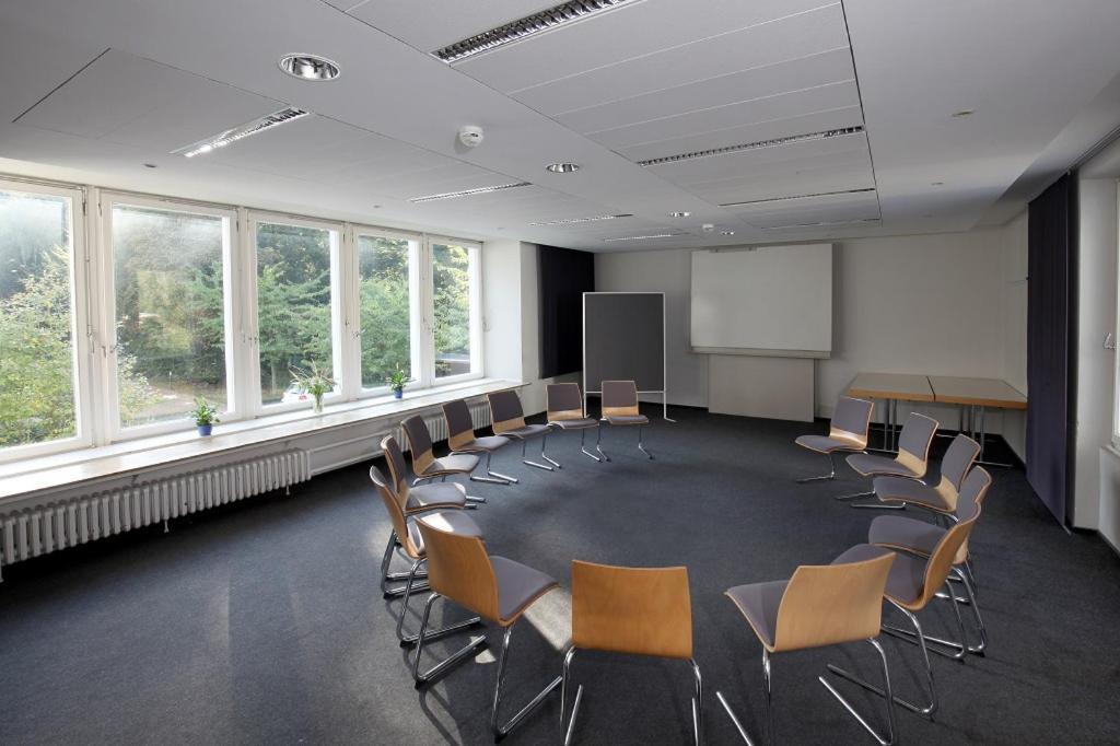 Haus Venusberg Jugendbildungsstaette Bonn Hotel Buitenkant foto